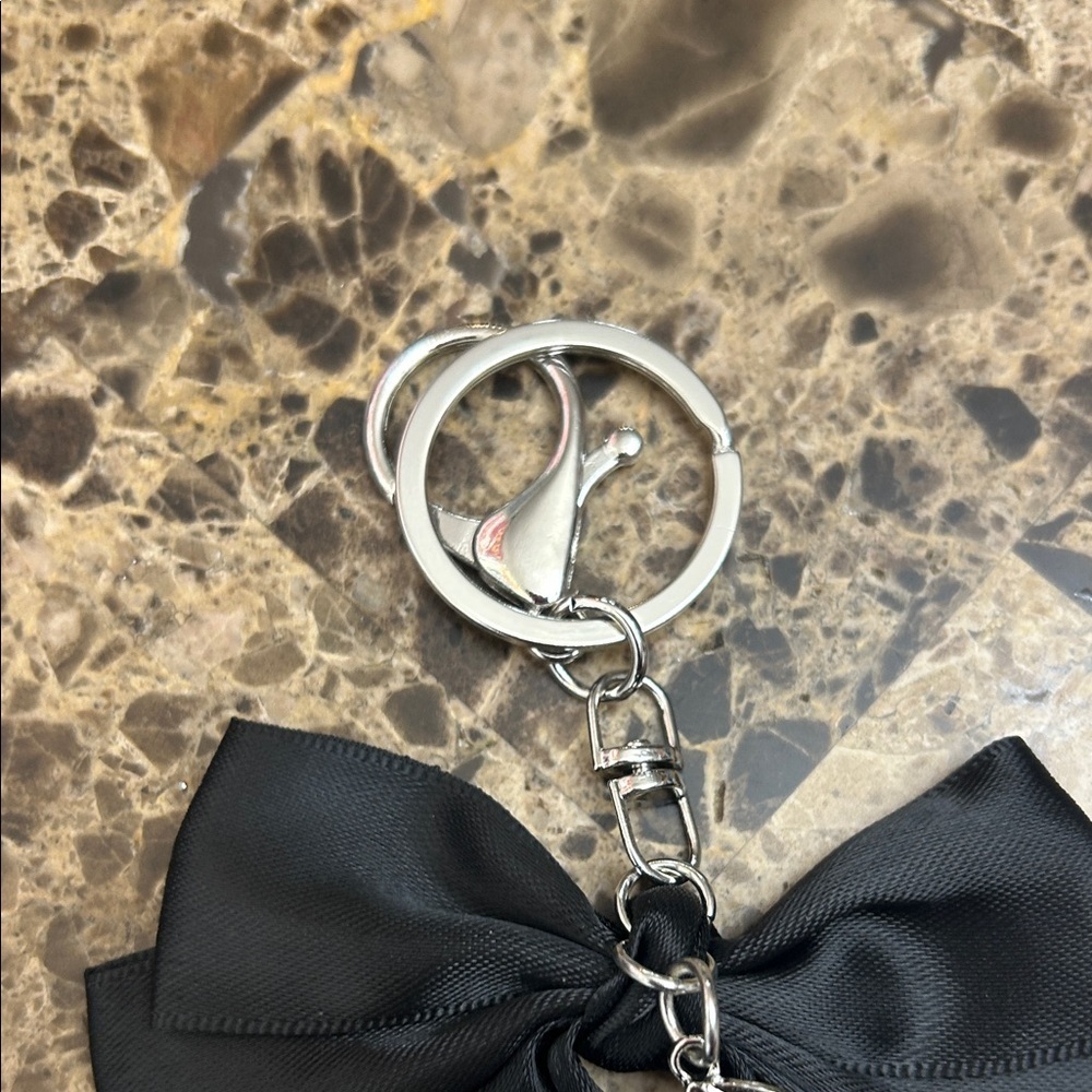 Elegant Black Bow Keychain - Picture 3 of 3